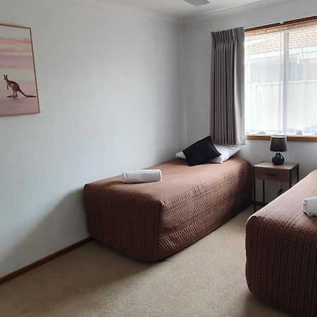 Centrepoint Motel Deniliquin Eksteriør bilde