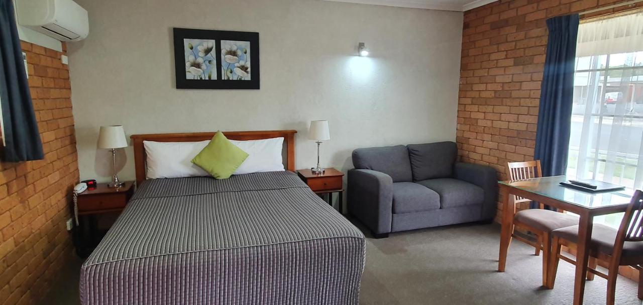 Centrepoint Motel Deniliquin Eksteriør bilde
