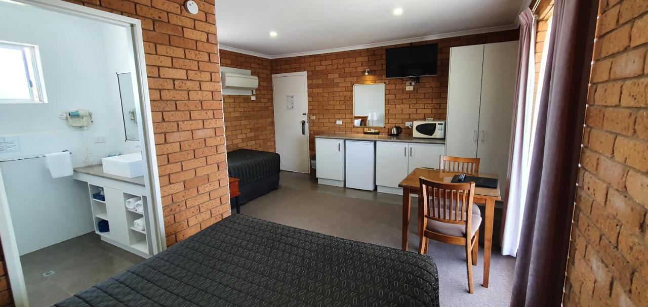 Centrepoint Motel Deniliquin Eksteriør bilde