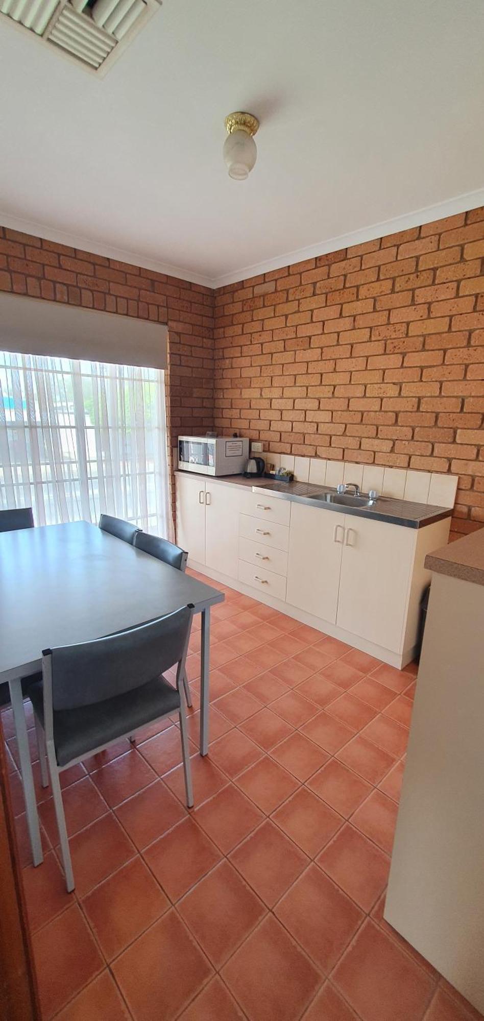 Centrepoint Motel Deniliquin Eksteriør bilde