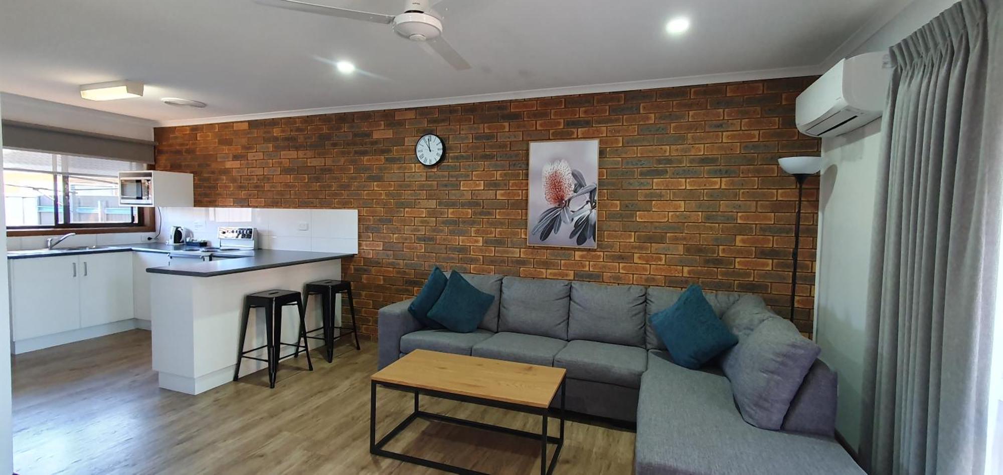 Centrepoint Motel Deniliquin Eksteriør bilde
