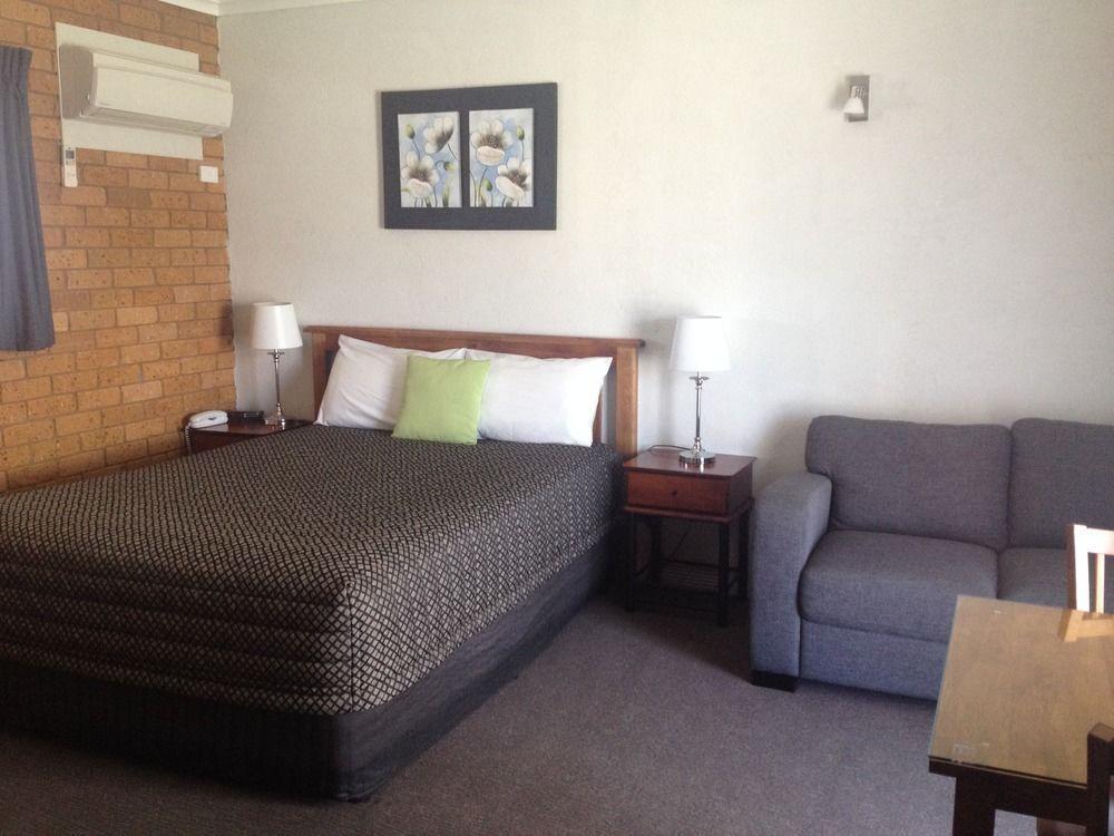 Centrepoint Motel Deniliquin Eksteriør bilde