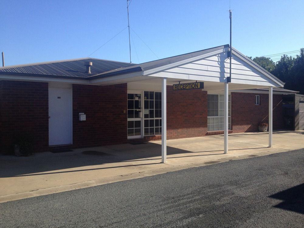 Centrepoint Motel Deniliquin Eksteriør bilde