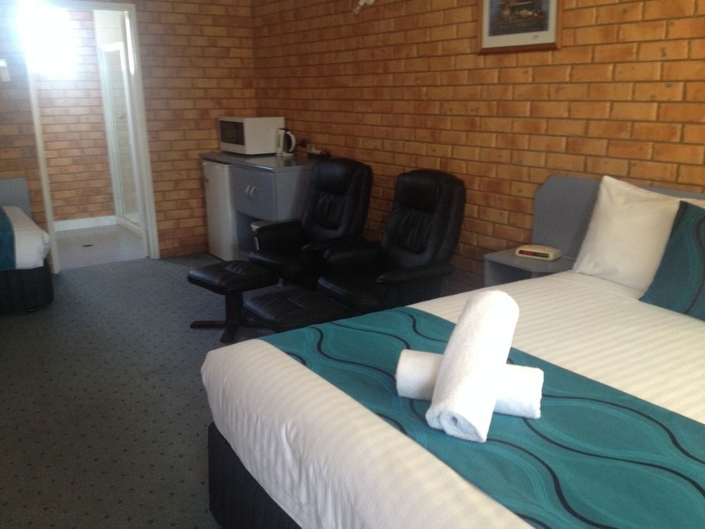 Centrepoint Motel Deniliquin Eksteriør bilde