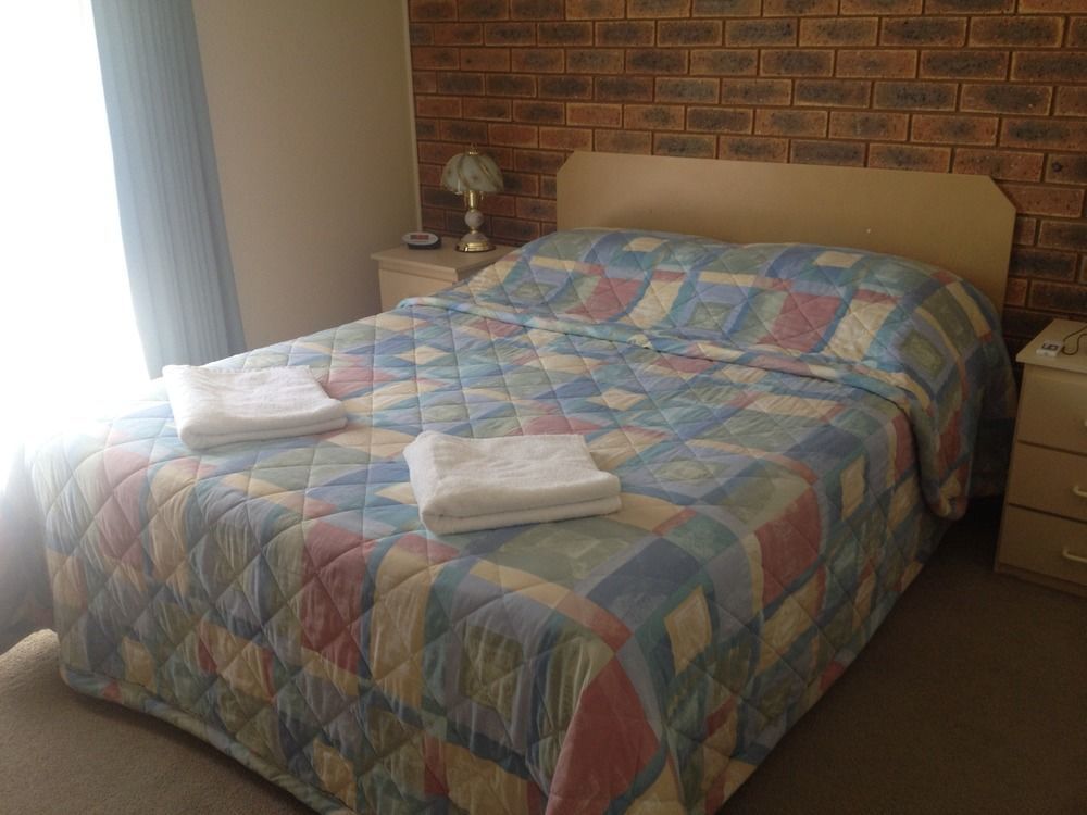 Centrepoint Motel Deniliquin Eksteriør bilde