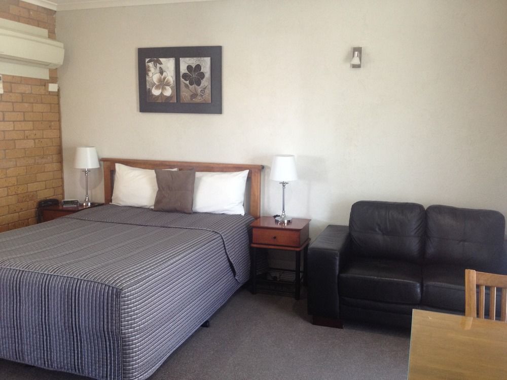 Centrepoint Motel Deniliquin Eksteriør bilde