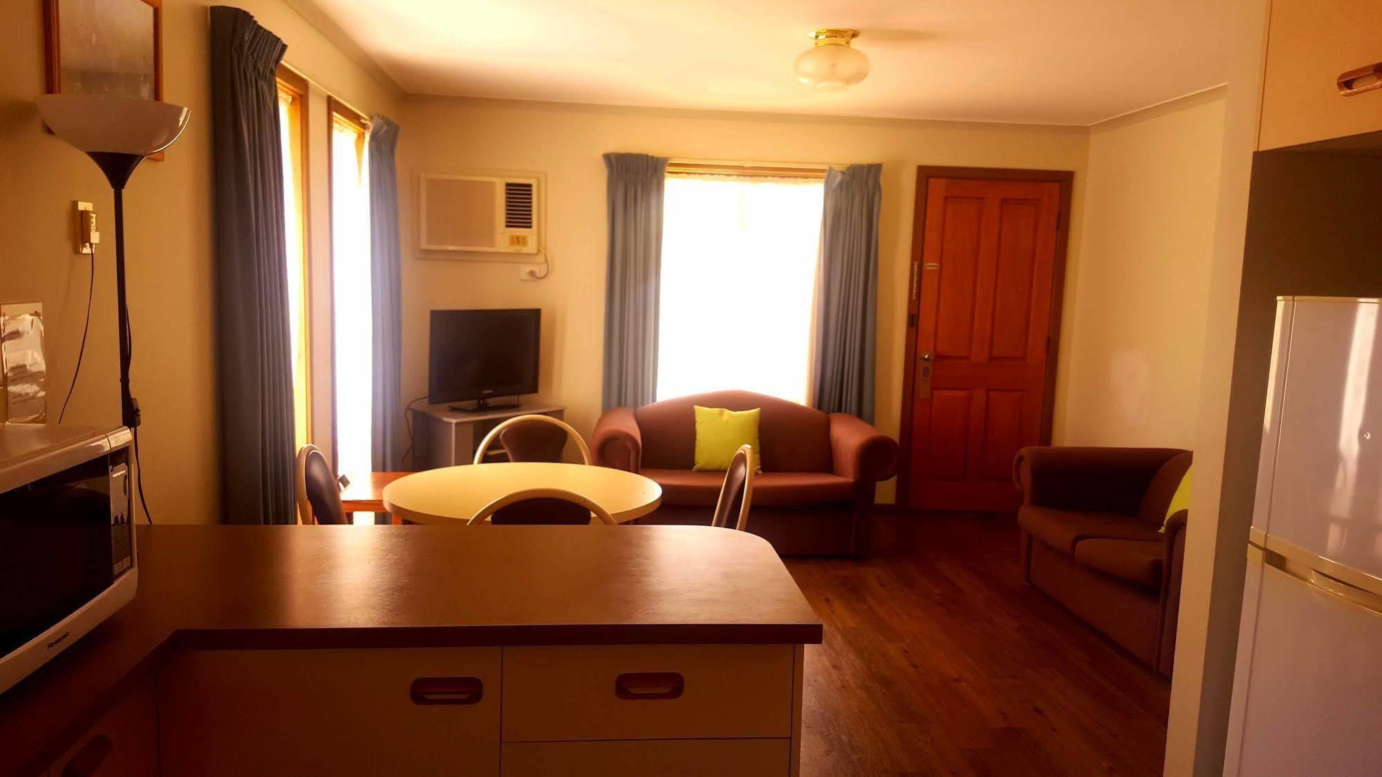 Centrepoint Motel Deniliquin Eksteriør bilde