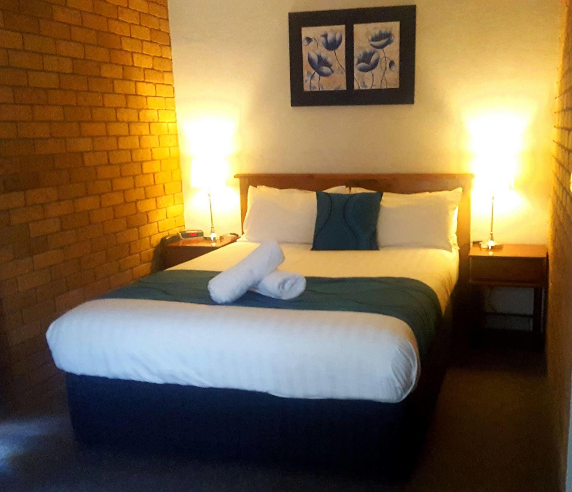 Centrepoint Motel Deniliquin Eksteriør bilde