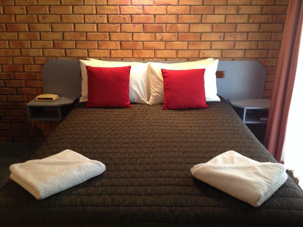 Centrepoint Motel Deniliquin Eksteriør bilde